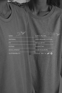 T-shirt blu in cotone biologico con stampa minimal