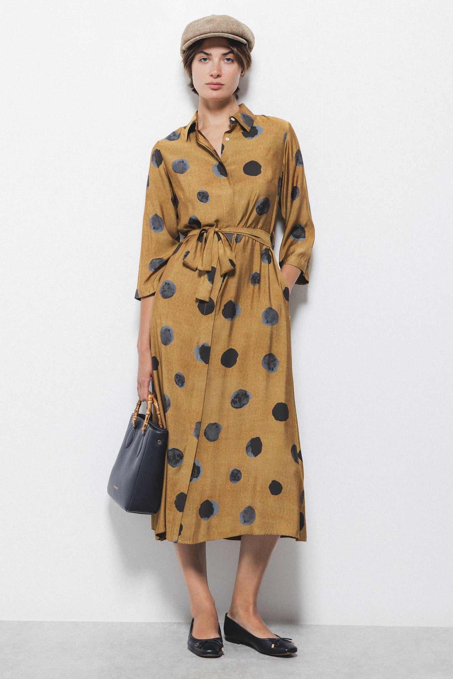 Abito chemisier a pois con cintura