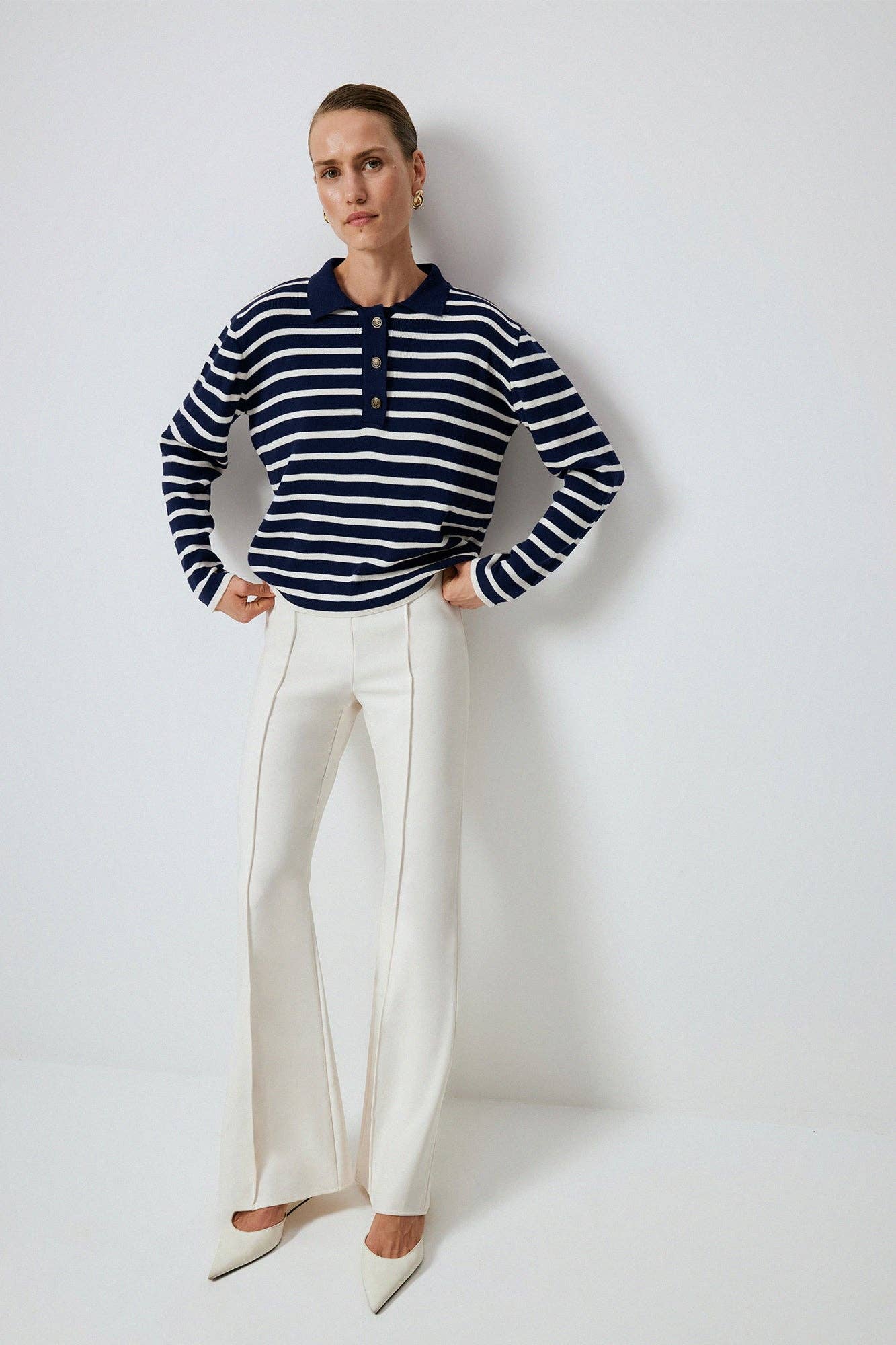 Maglione a righe con scollo a polo