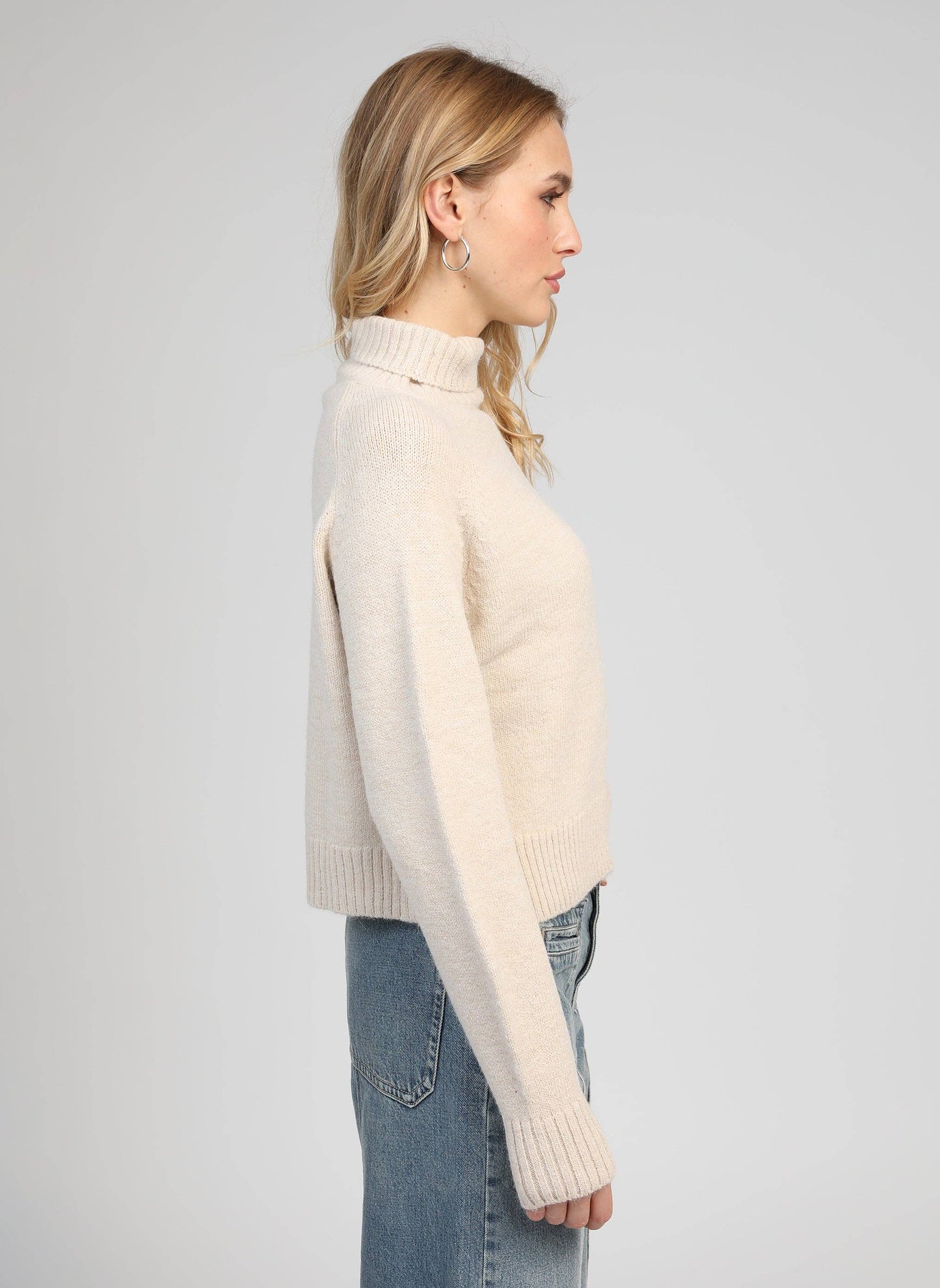 Maglione dolcevita in maglia calda color crema