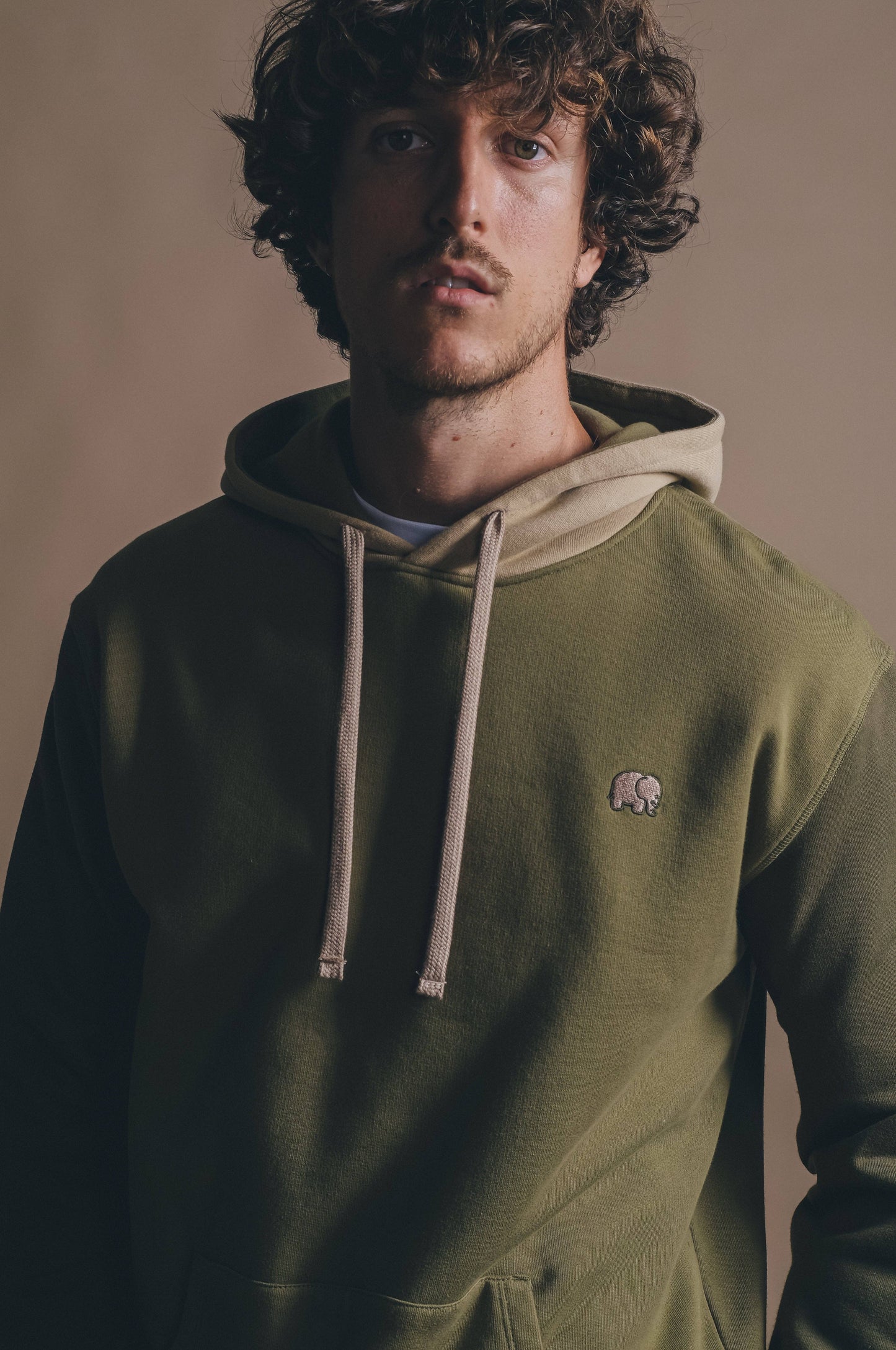 Felpa con cappuccio color block Gothic Olive