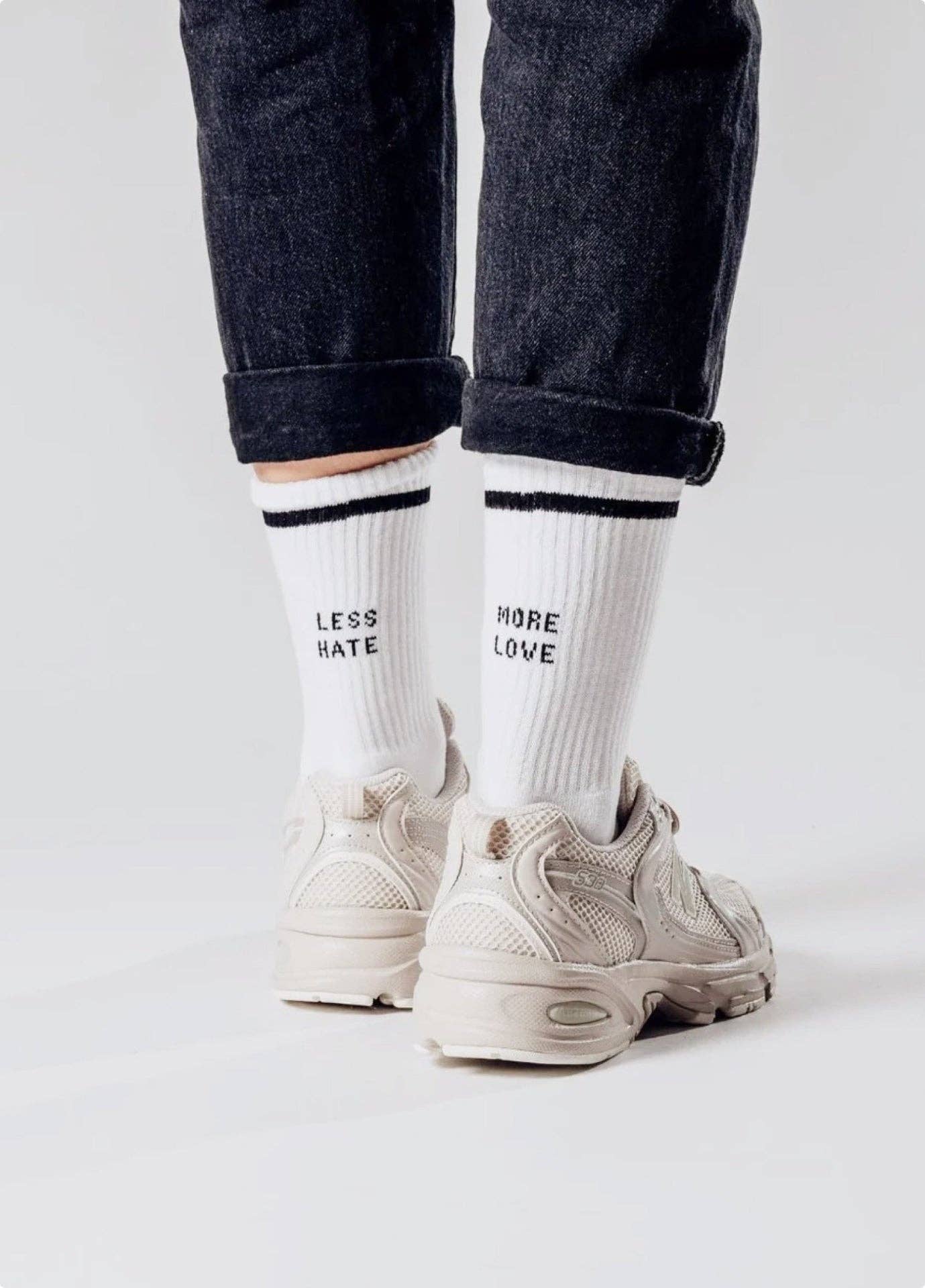 Calzini "More Love Less Hate" a costine