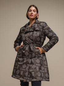 Cappotto trench fantasia geometrica con cintura