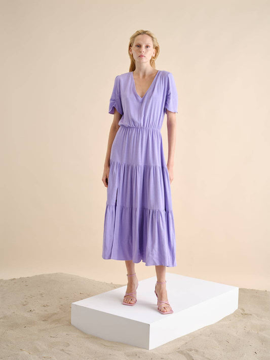 Abito midi in lino con balze e scollo a V