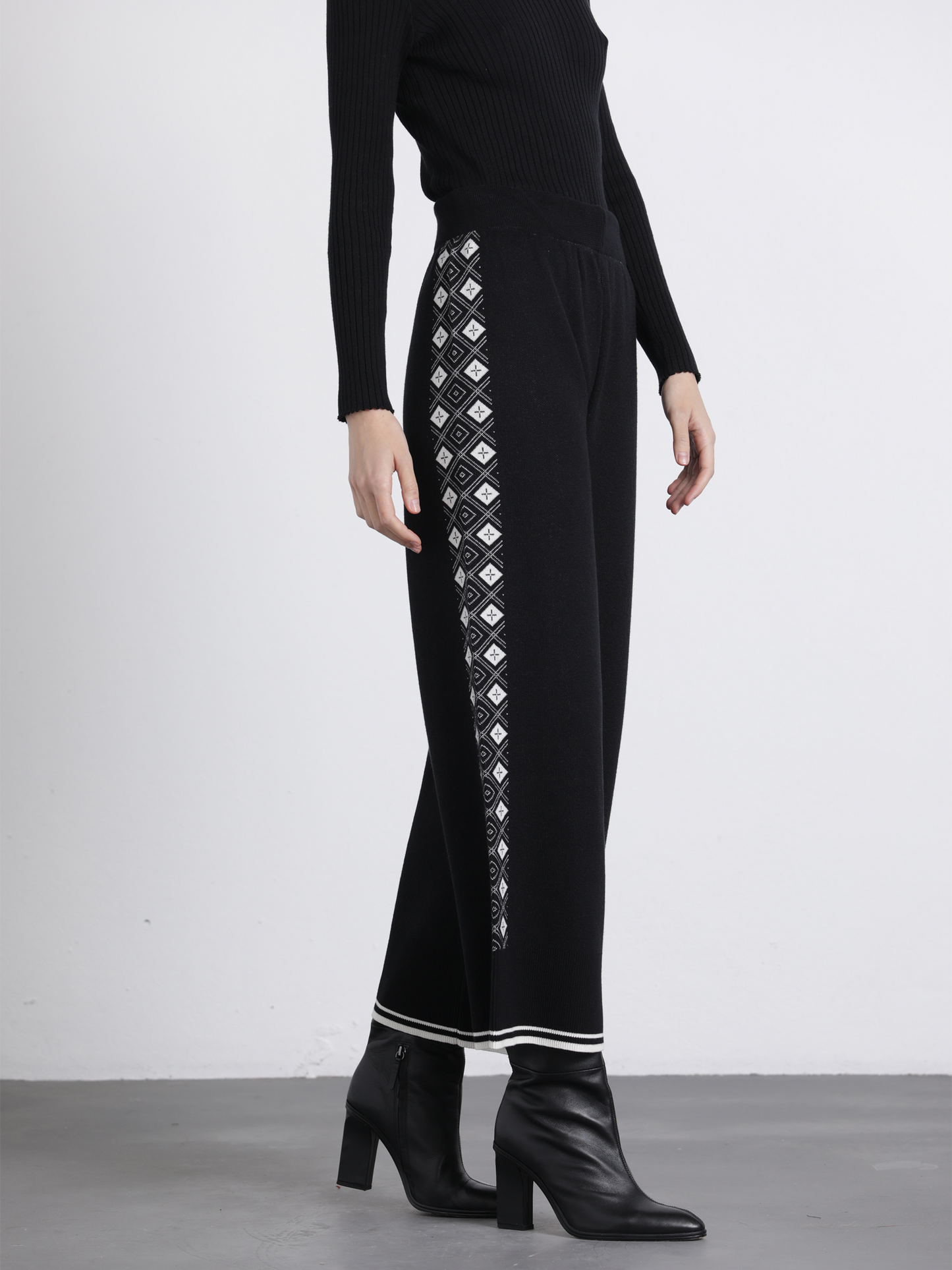 Pantaloni a palazzo jacquard con motivo geometrico