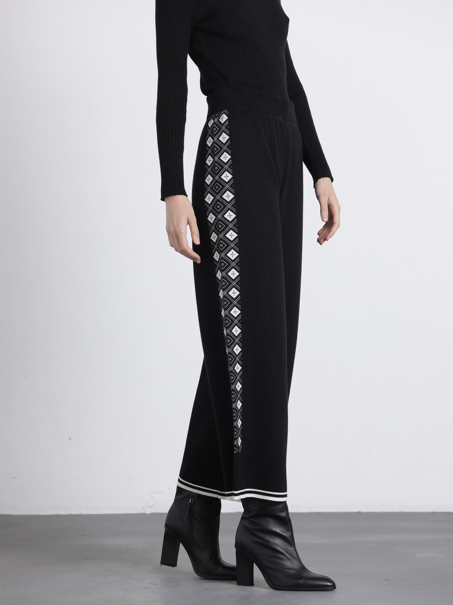 Pantaloni a palazzo jacquard con motivo geometrico