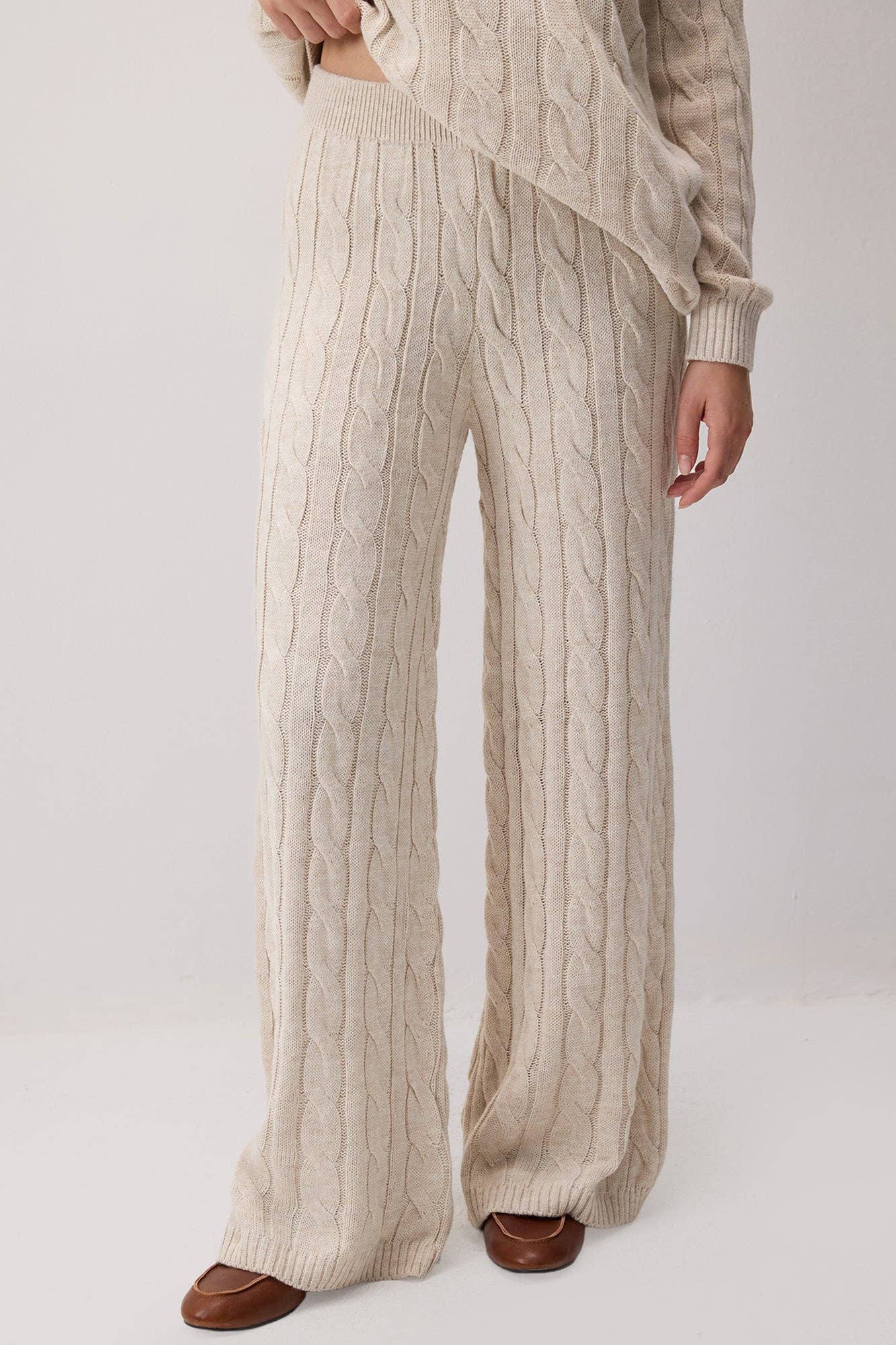 Set maglia e pantaloni in maglia a trecce