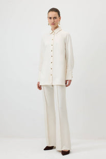 Camicia in crêpe con polsini ampi