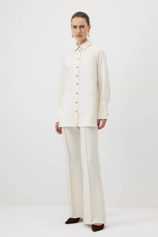 Camicia in crêpe con polsini ampi