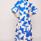 Abito lungo oversize con stampa astratta blu