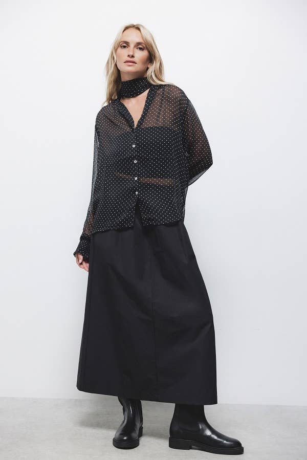 Blusa a pois semitrasparente con scollo a V