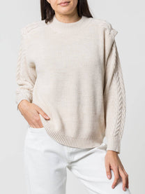 Maglione in maglia con trecce e spalle strutturate