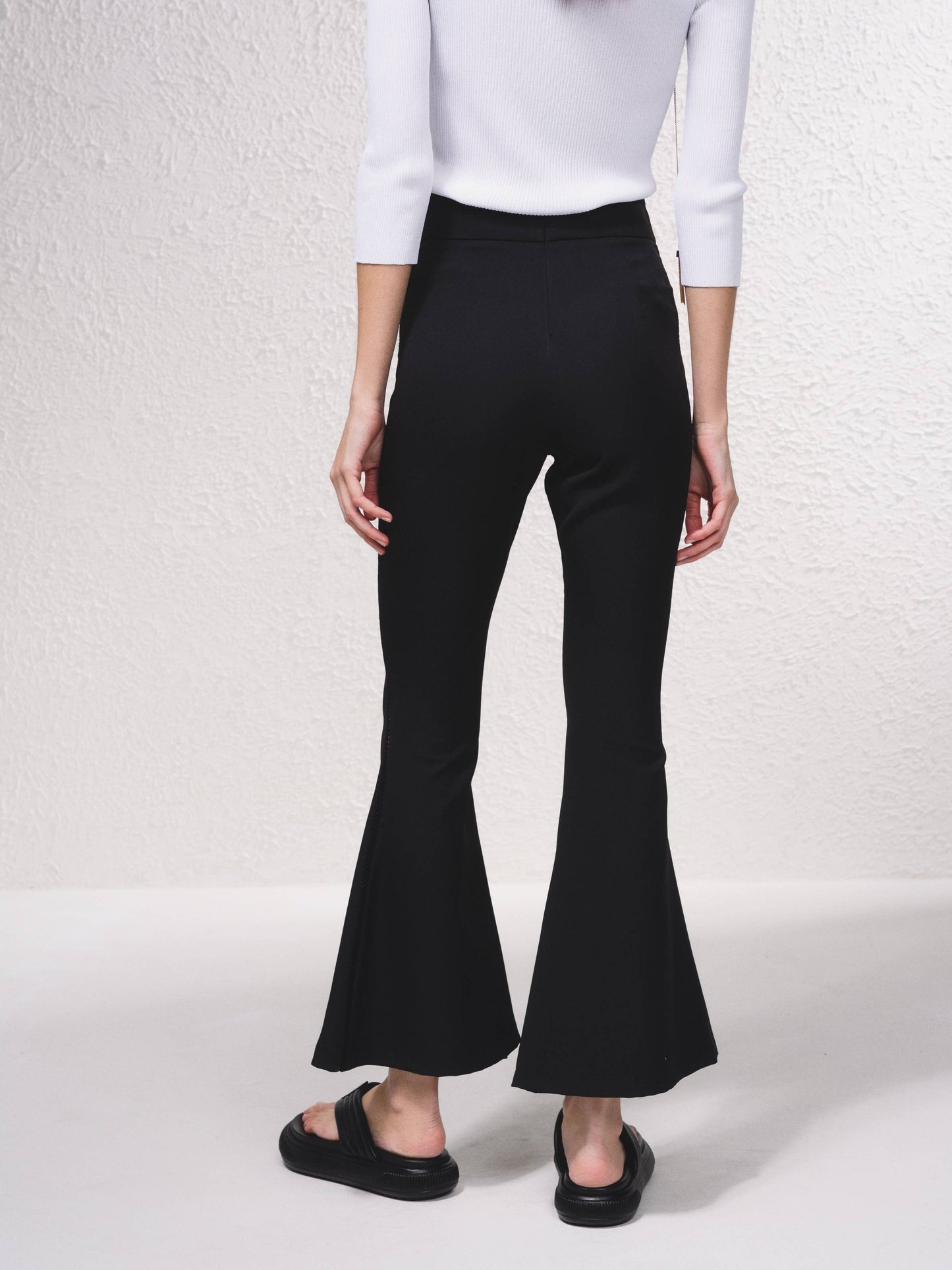 Pantaloni flare a vita alta con ricamo