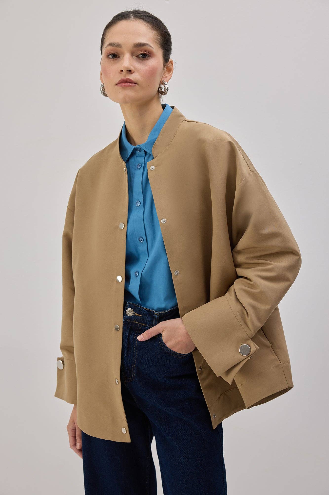 Cappotto bomber trench con polsini ampi