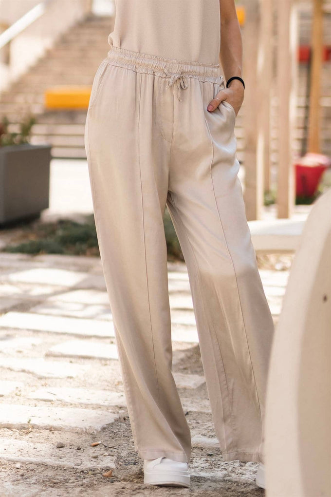 Pantaloni fluidi in raso a gamba ampia