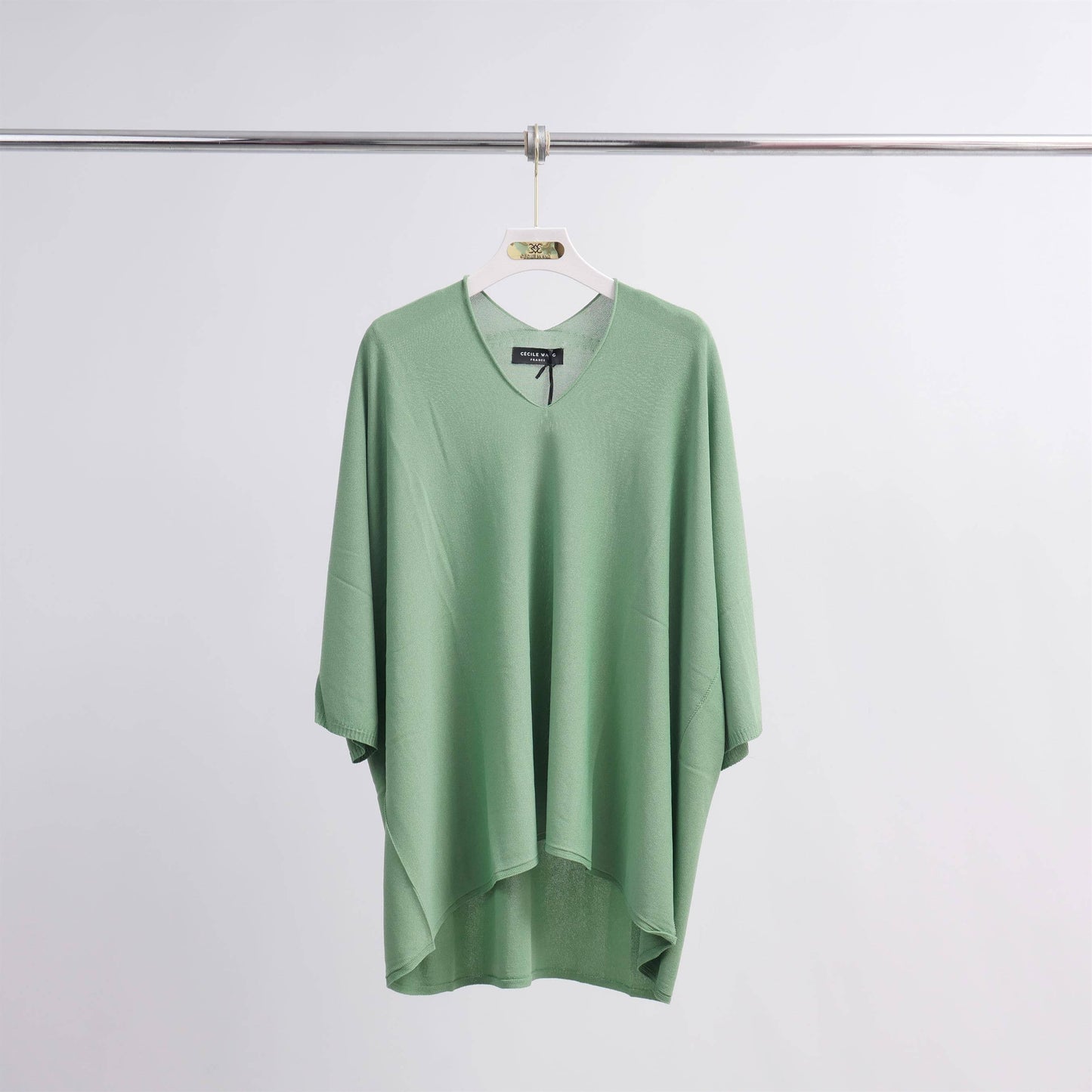 Maglione leggero a pipistrello con scollo a V