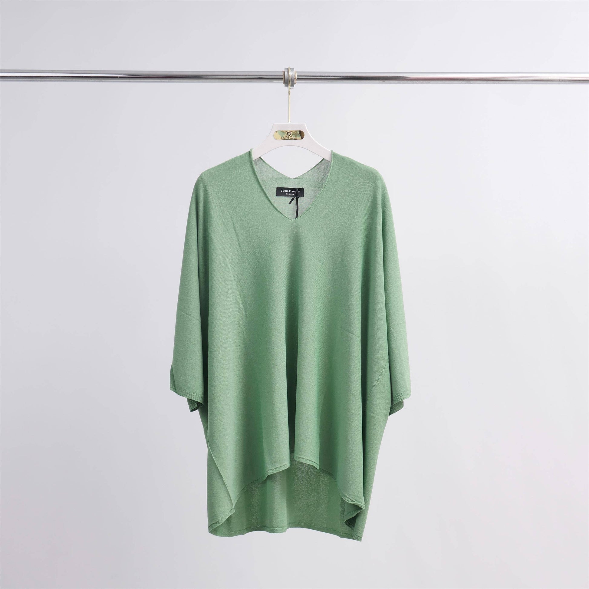 Maglione leggero a pipistrello con scollo a V