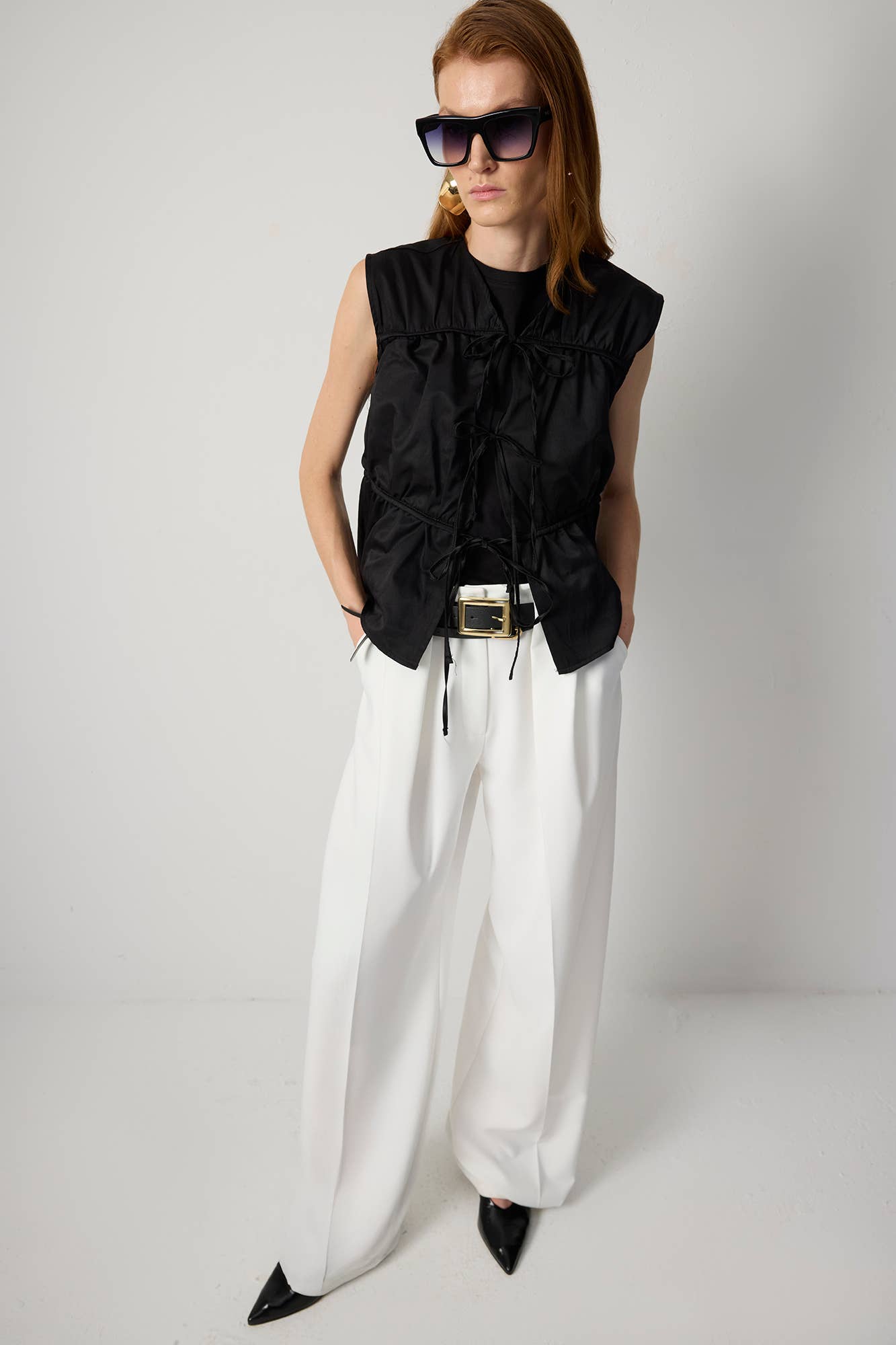 Gilet utility nero con coulisse in vita in misto cotone