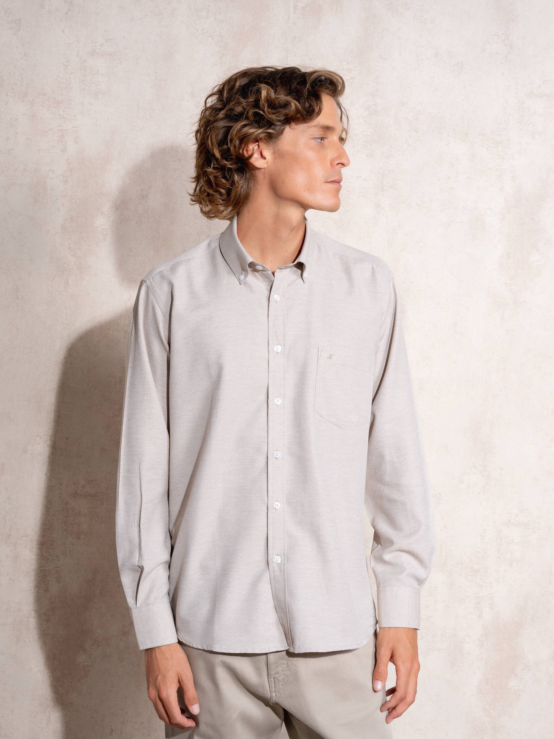 Camicia uomo in cotone misto con colletto button-down