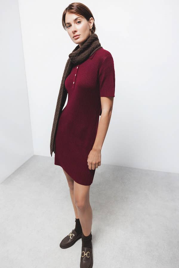 Abito in maglia a coste con colletto polo