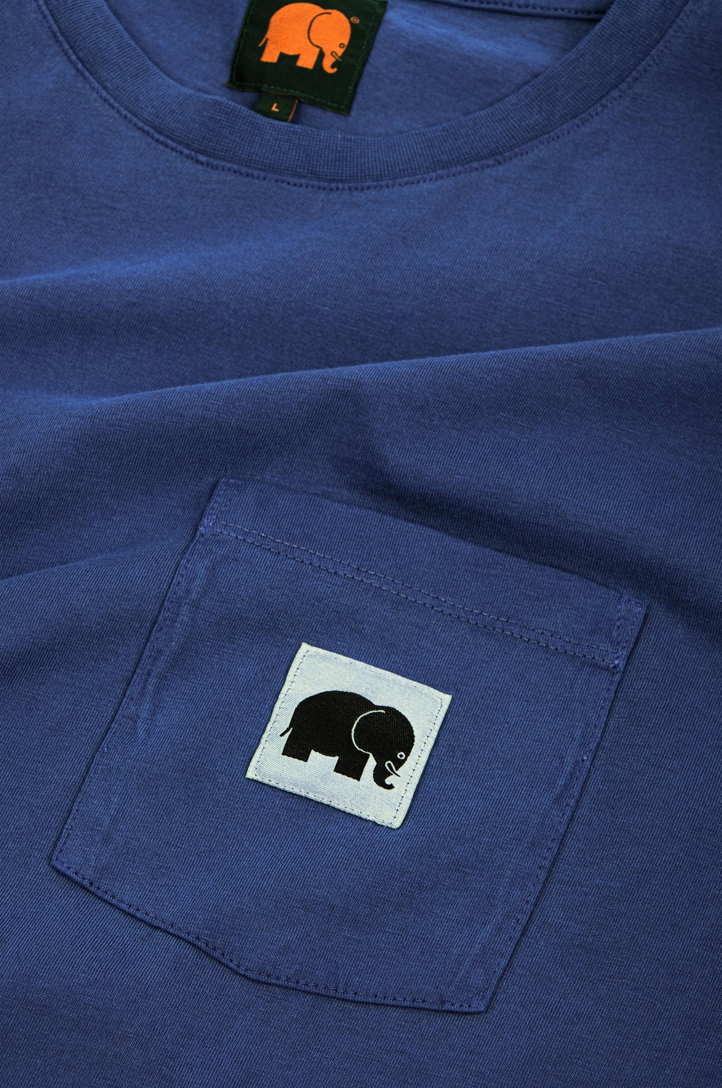 T-shirt in cotone biologico tinta in pigmento blu acqua profonda