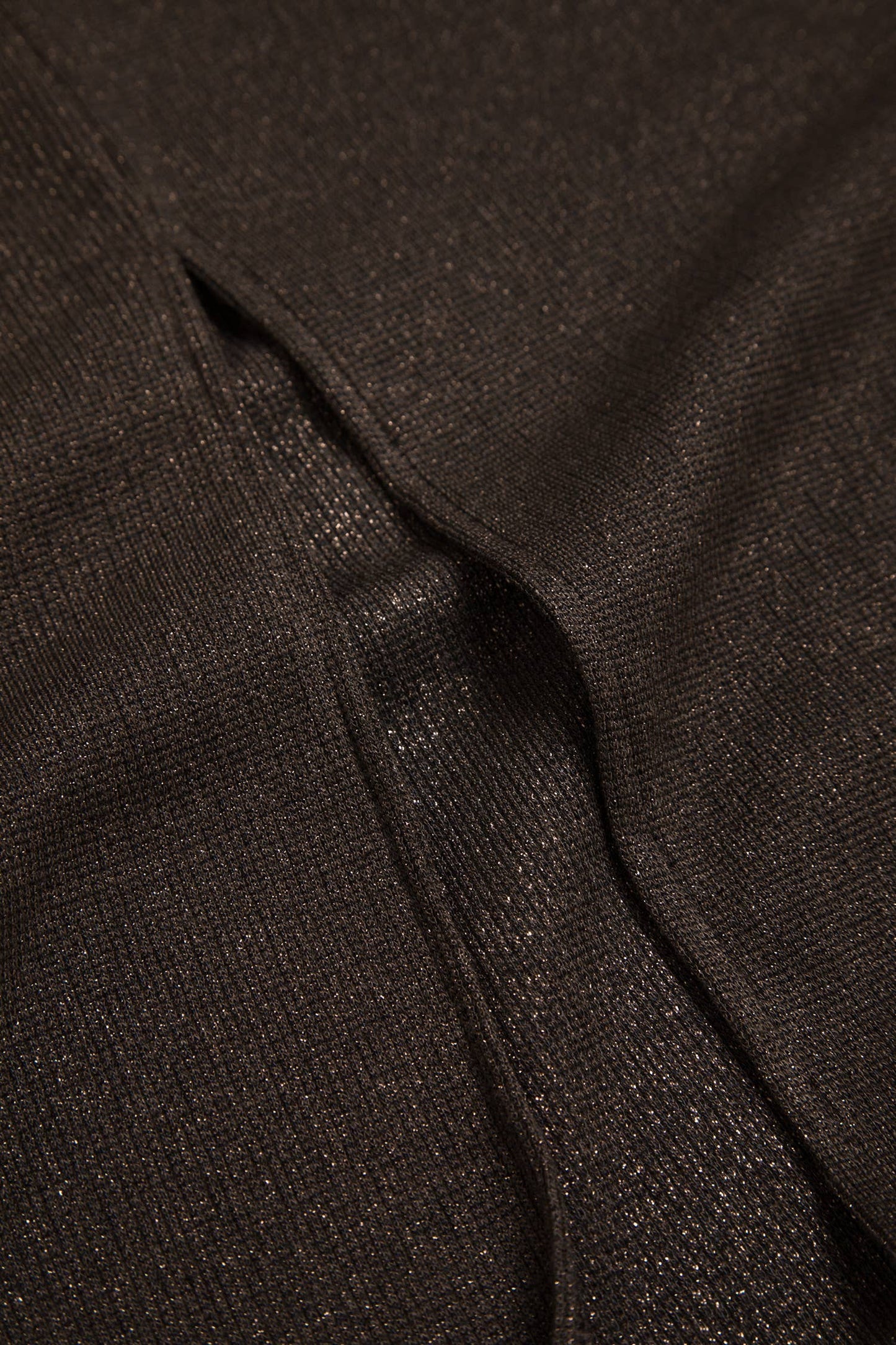 Abito midi con dettagli metallici e cut-out