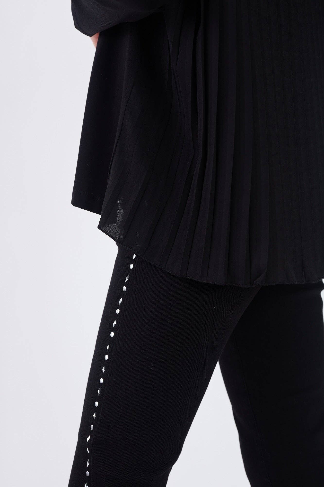 Pantaloni Skinny Neri con Borchie Laterali