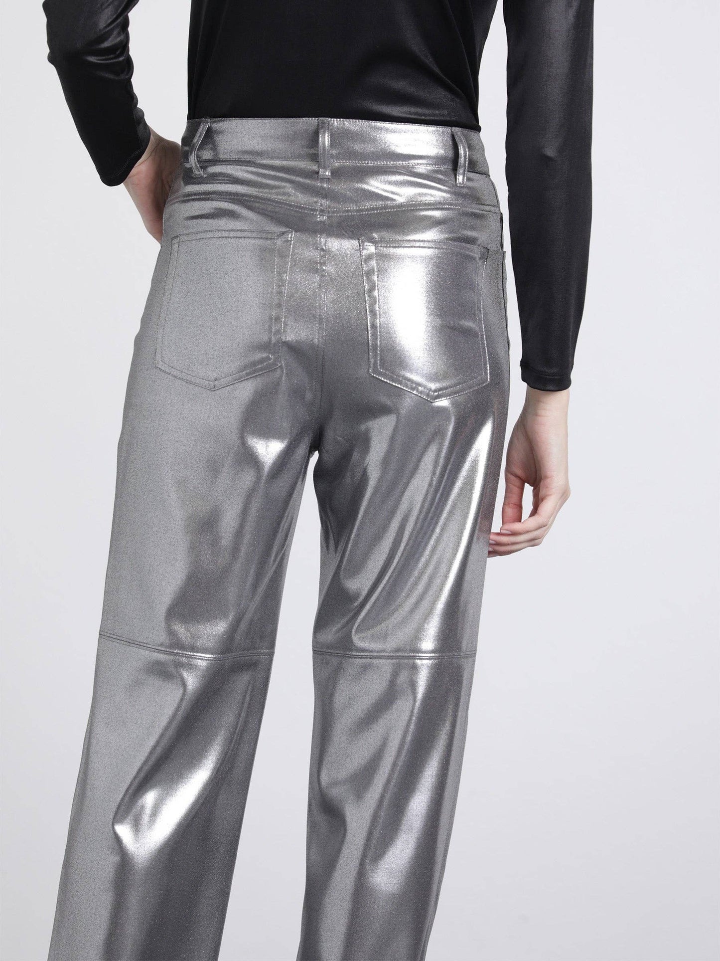 Pantaloni metallizzati argento a vita alta