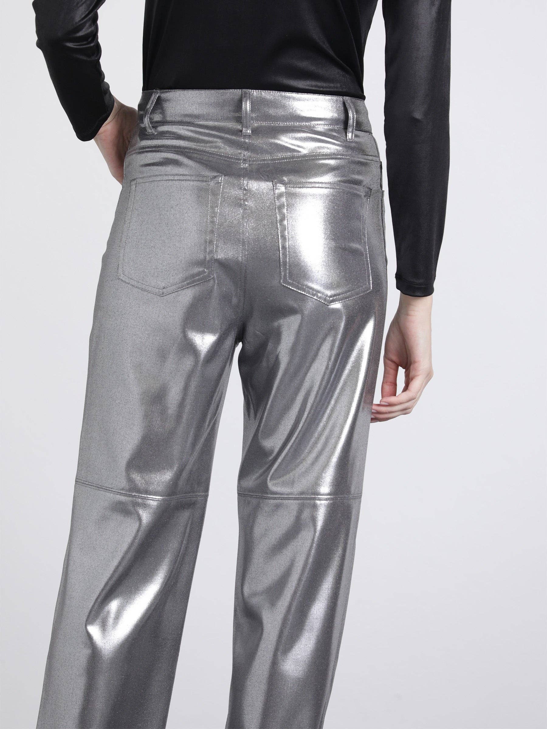 Pantaloni metallizzati argento a vita alta