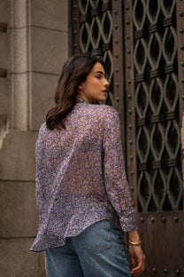 Blusa floreale lilla con fiocco