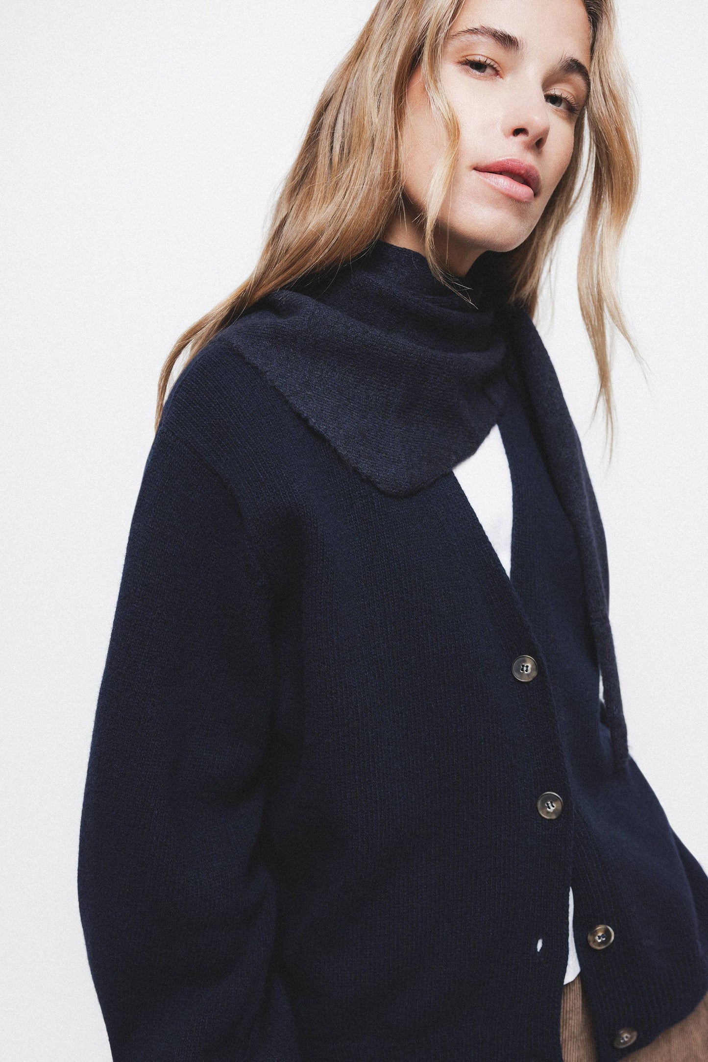 Cardigan in maglia rasata con maniche a palloncino