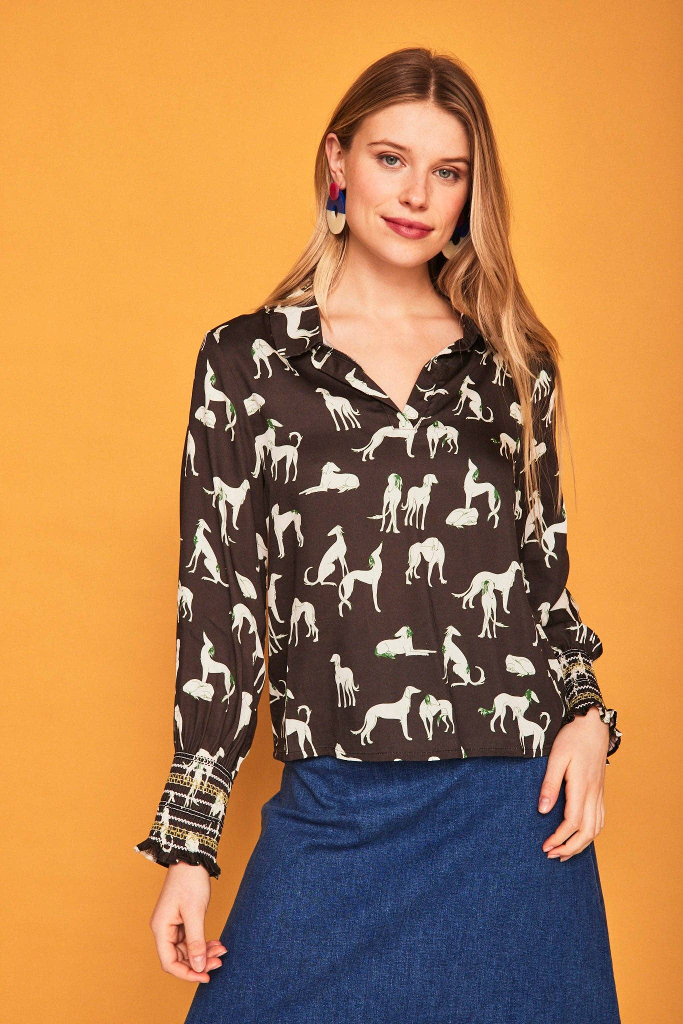 Camicia nera con stampa levrieri