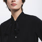 Blusa nera con fiocco al collo