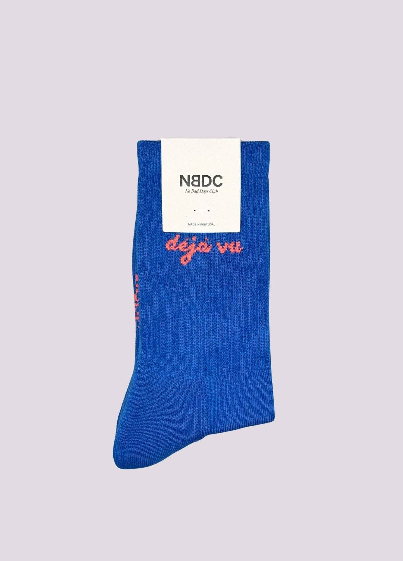 Calzini Déjà Vu blu con lettering corallo in cotone biologico