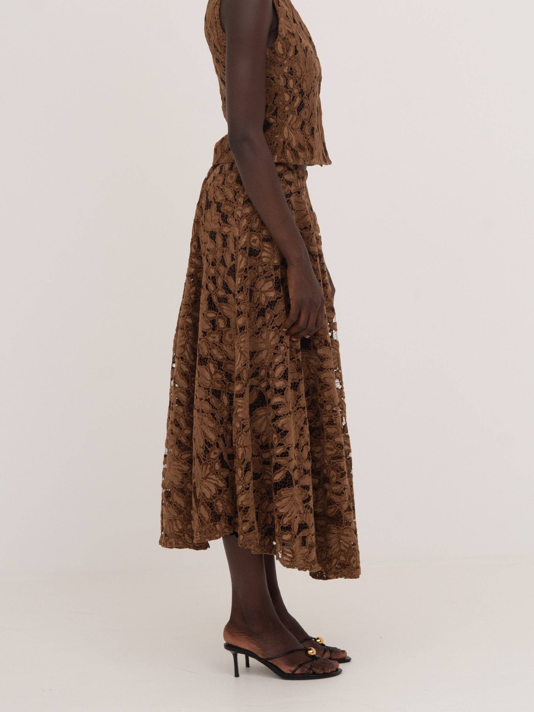 Gonna midi elegante in pizzo e velluto marrone