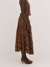 Gonna midi elegante in pizzo e velluto marrone