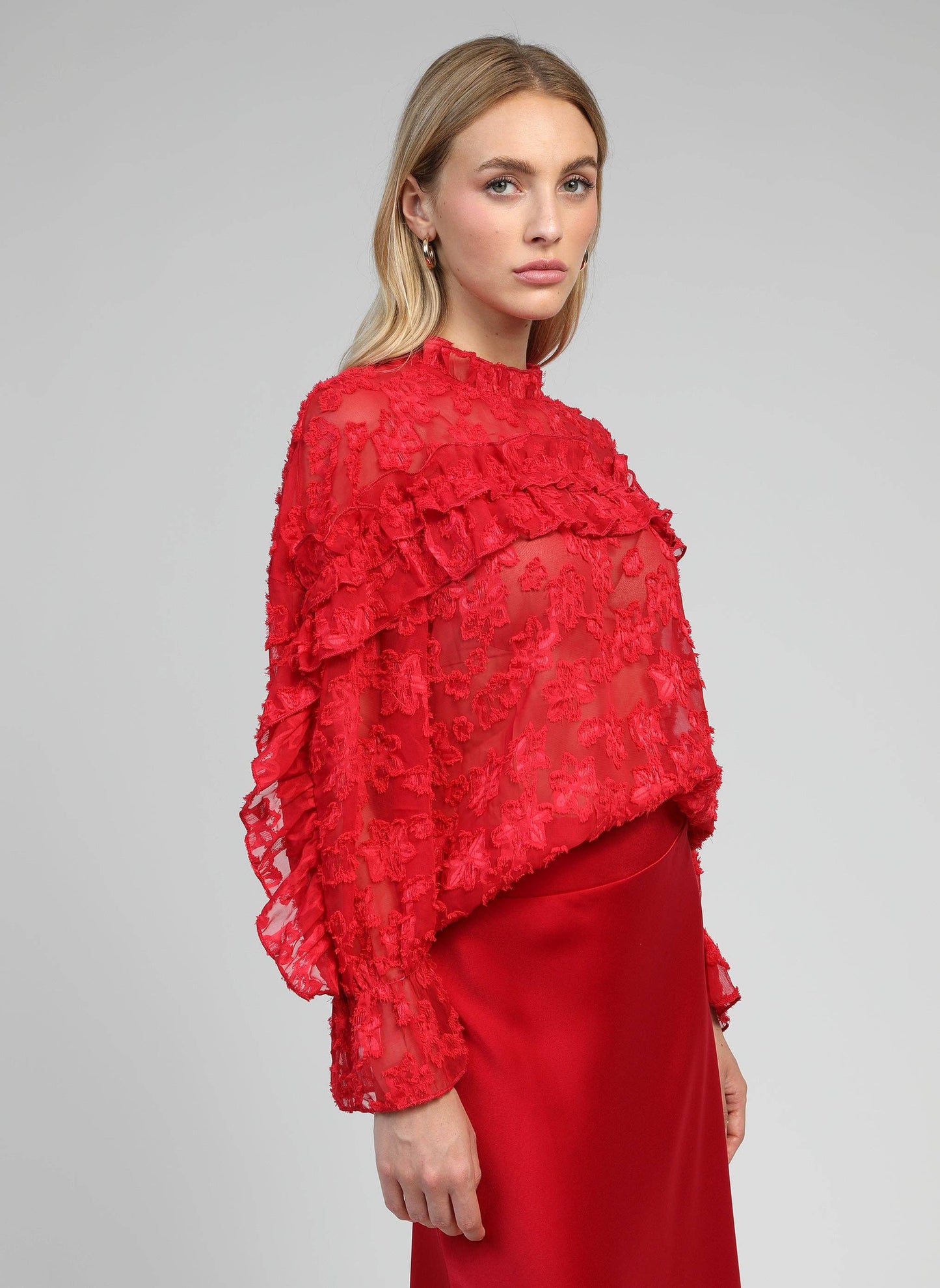 Blusa Soely rossa trasparente jacquard con volant