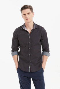 Camicia slim fit elasticizzata con stampa digitale a pois