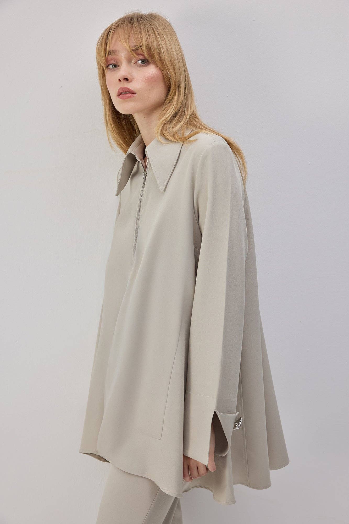 Tunica con zip dal taglio oversize