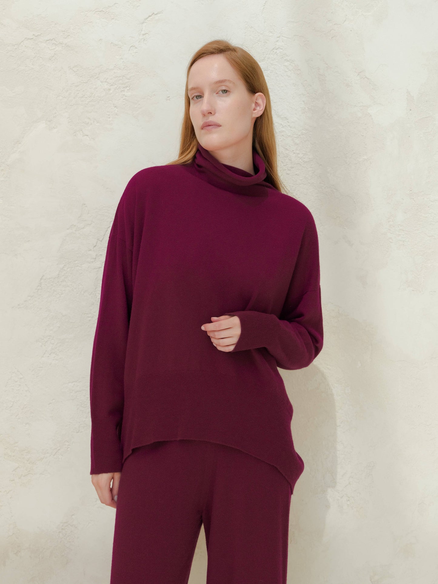 Maglione lungo dolcevita in misto cashmere con lavorazione 3D