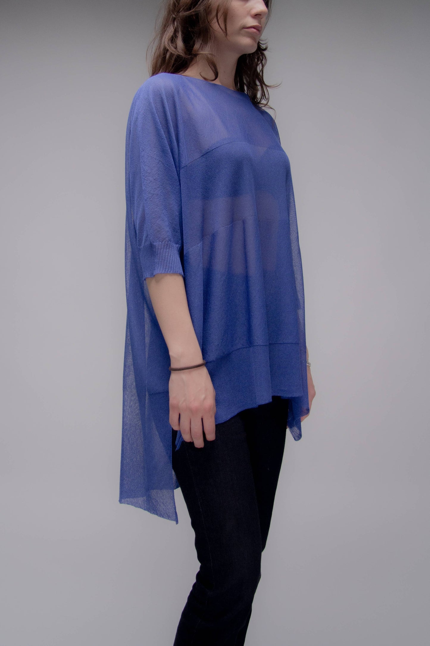 Pullover oversize con scollo a barca in maglia leggera