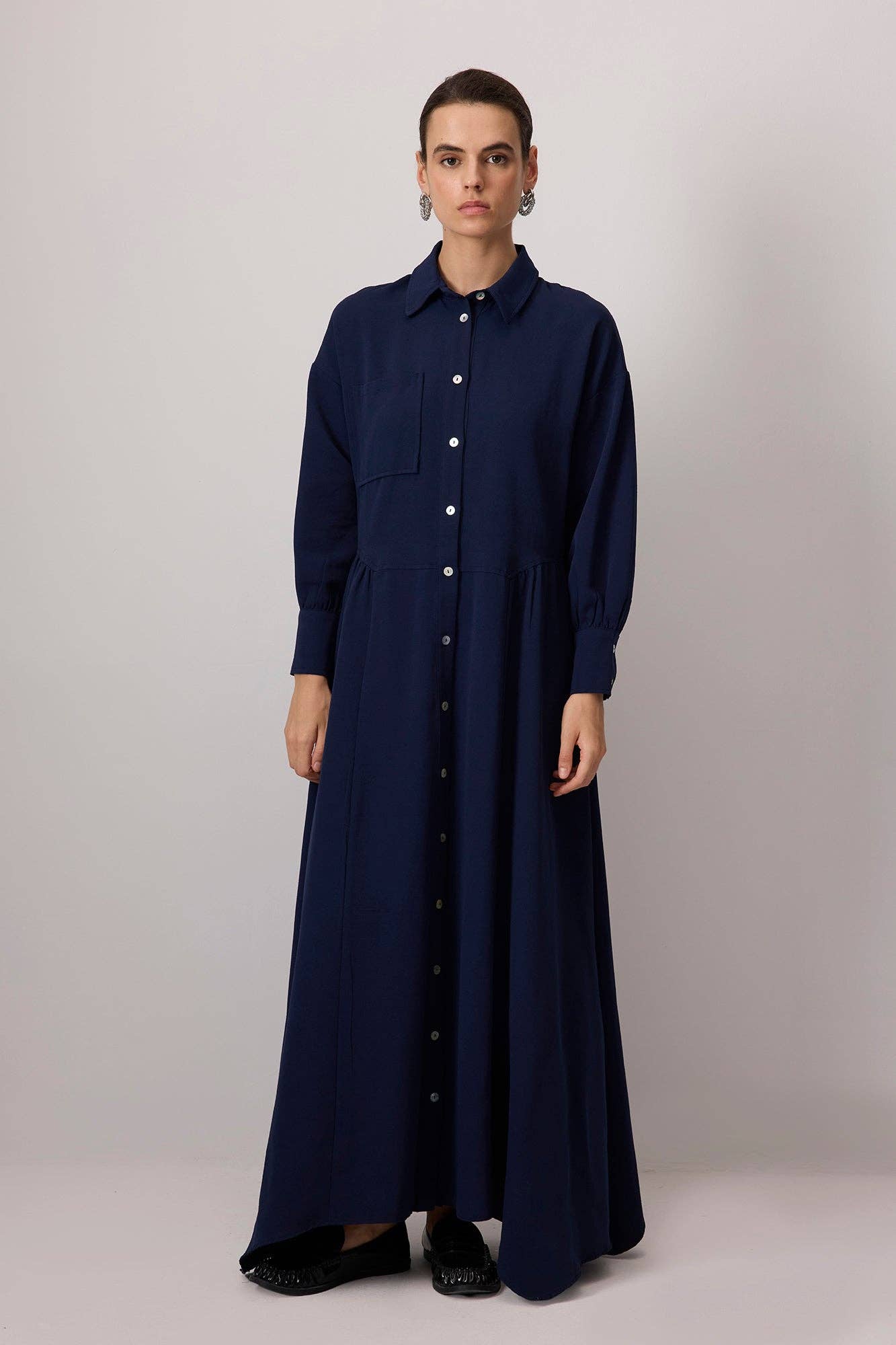 Abito camicia maxi in misto lino blu navy con bottoni
