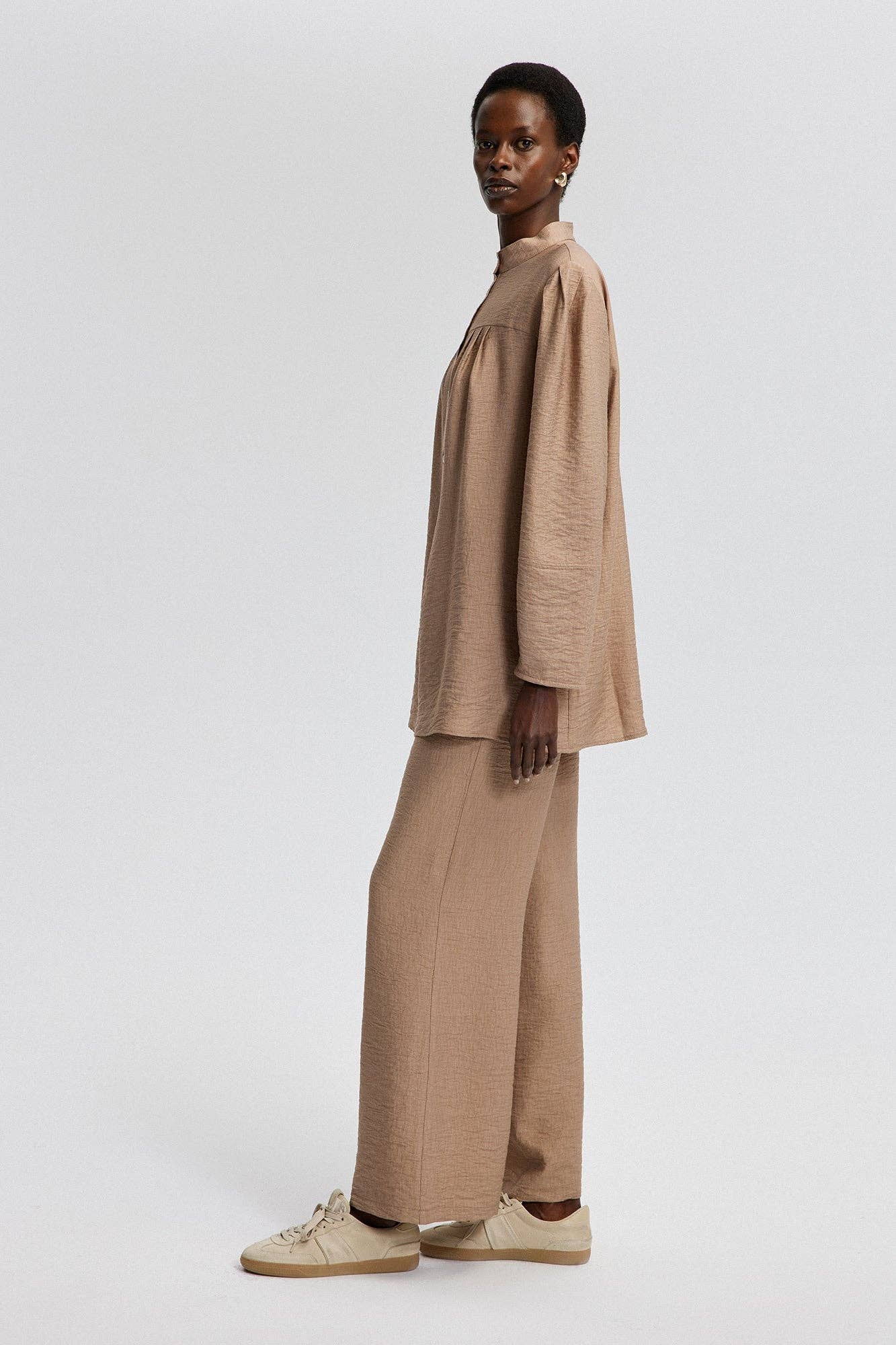 Set tunica e pantaloni a trama naturale