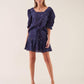 Abito corto blu con maniche a sbuffo