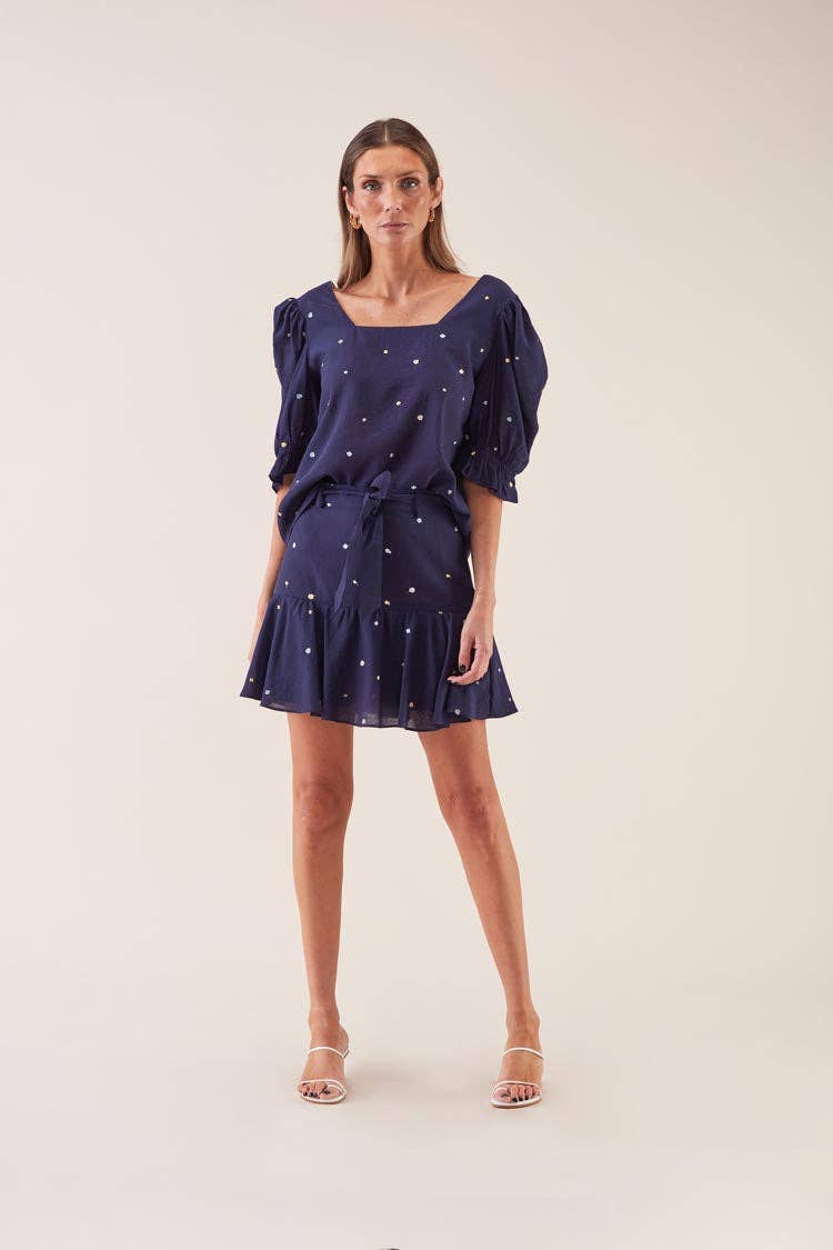 Abito corto blu con maniche a sbuffo