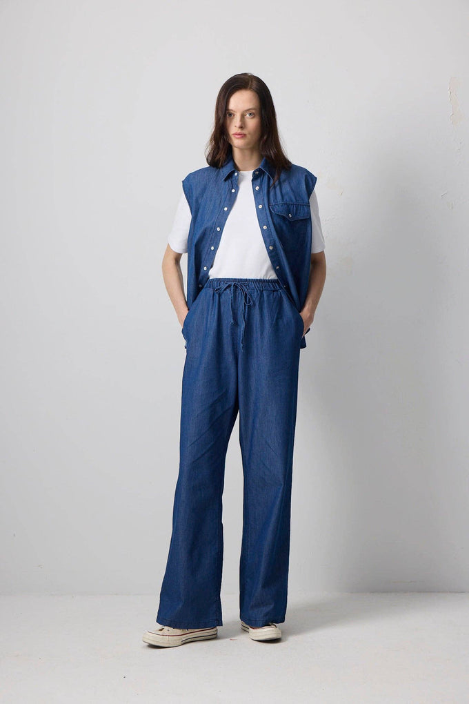 Pantaloni in denim leggero a vita alta con coulisse