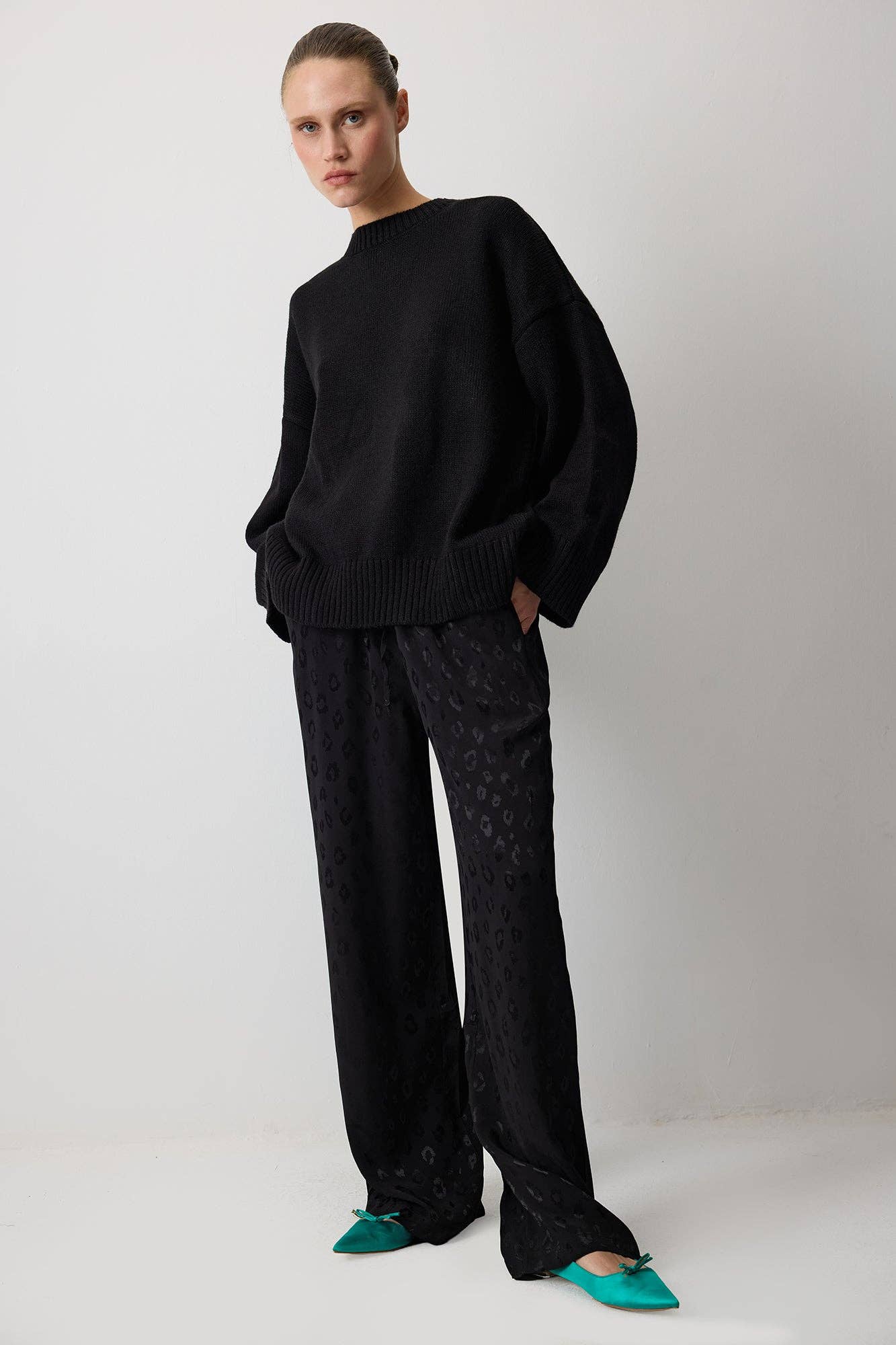 Pantaloni jacquard con motivo leopardato