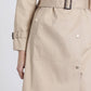 Trench in gabardine beige con cintura e colletto a quadri