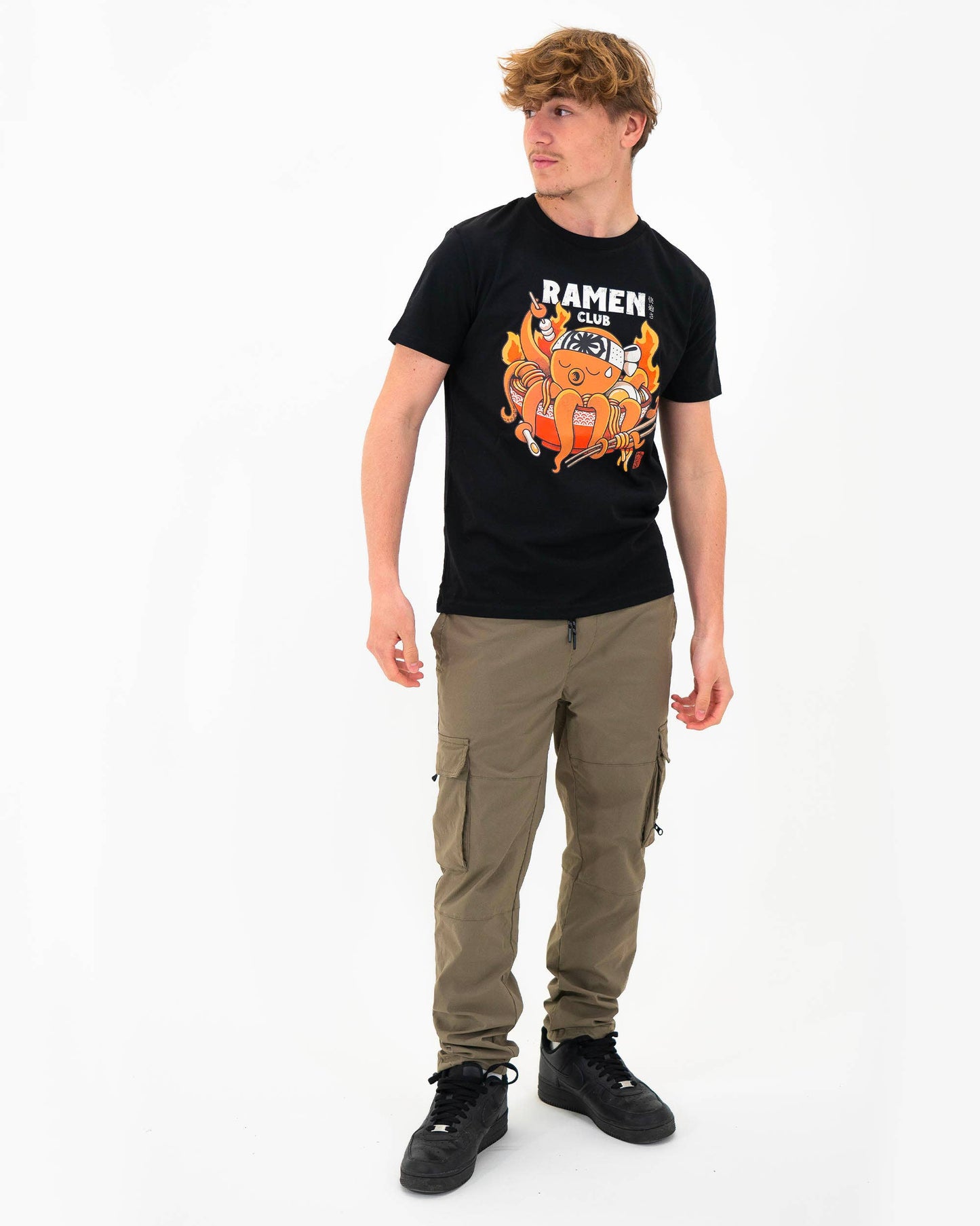 T-shirt Ramen Club con stampa grafica