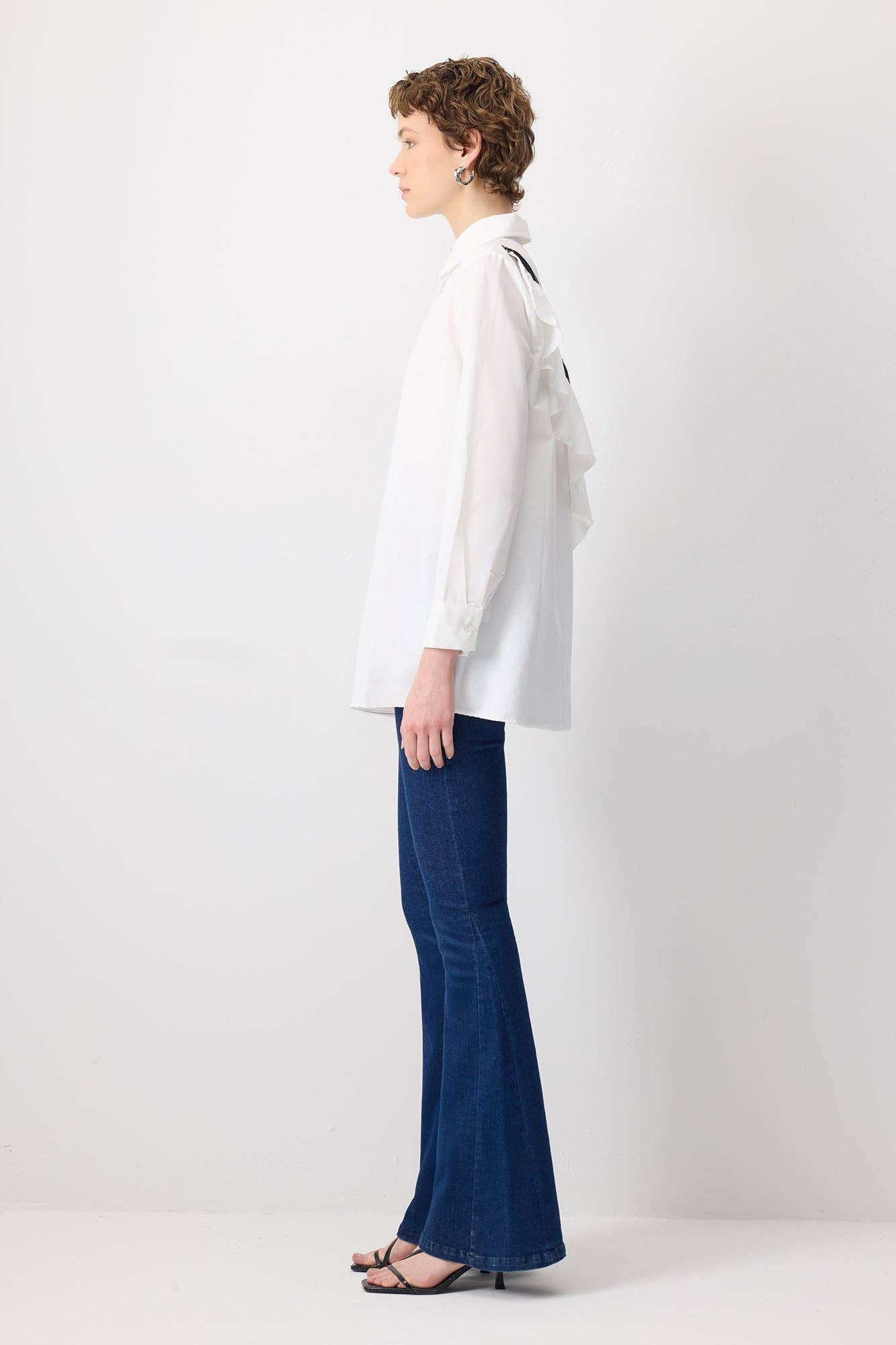 Camicia in popeline con zip e volant sul retro